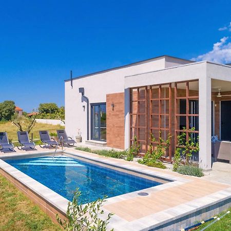 Villa Lily Galižana Buitenkant foto