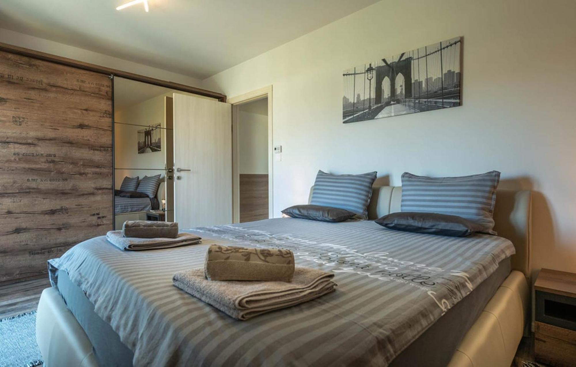 Villa Lily Galižana Buitenkant foto