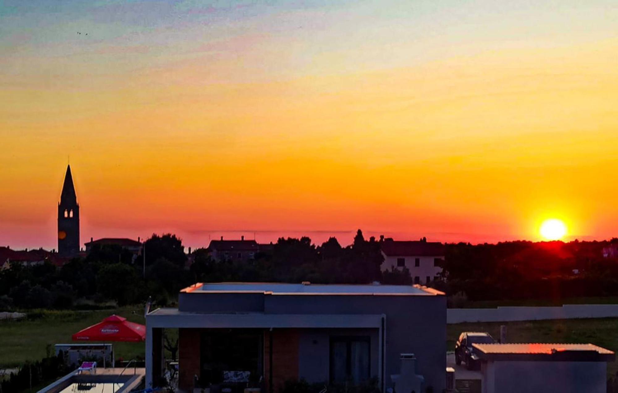 Villa Lily Galižana Buitenkant foto